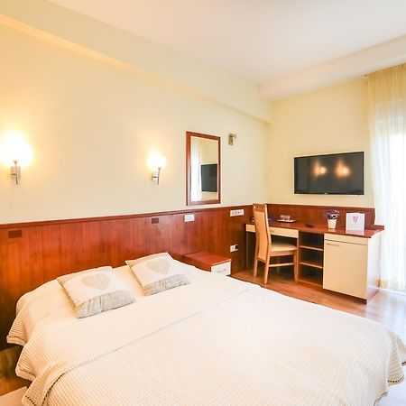 Hotel Merlot Opuzen  Экстерьер фото