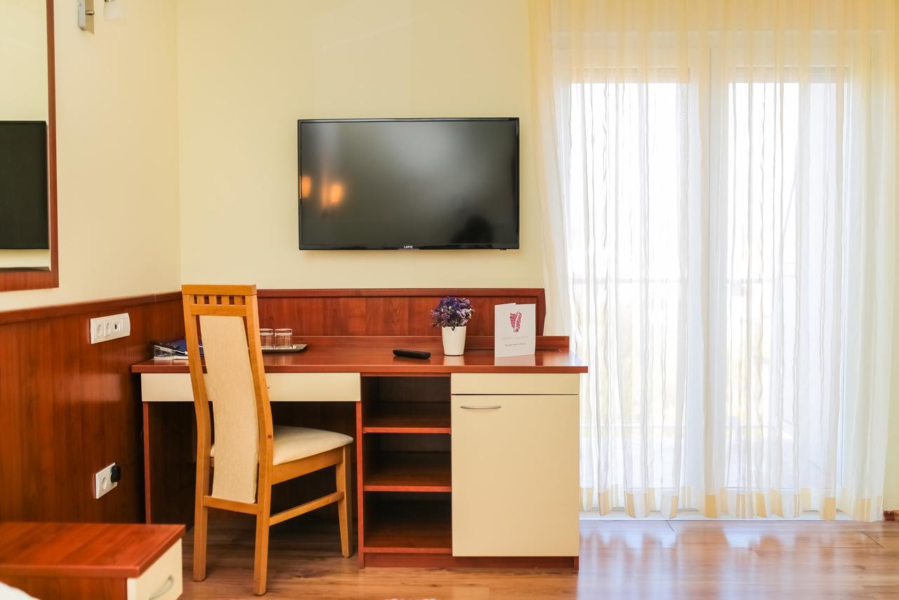 Hotel Merlot Opuzen  Экстерьер фото