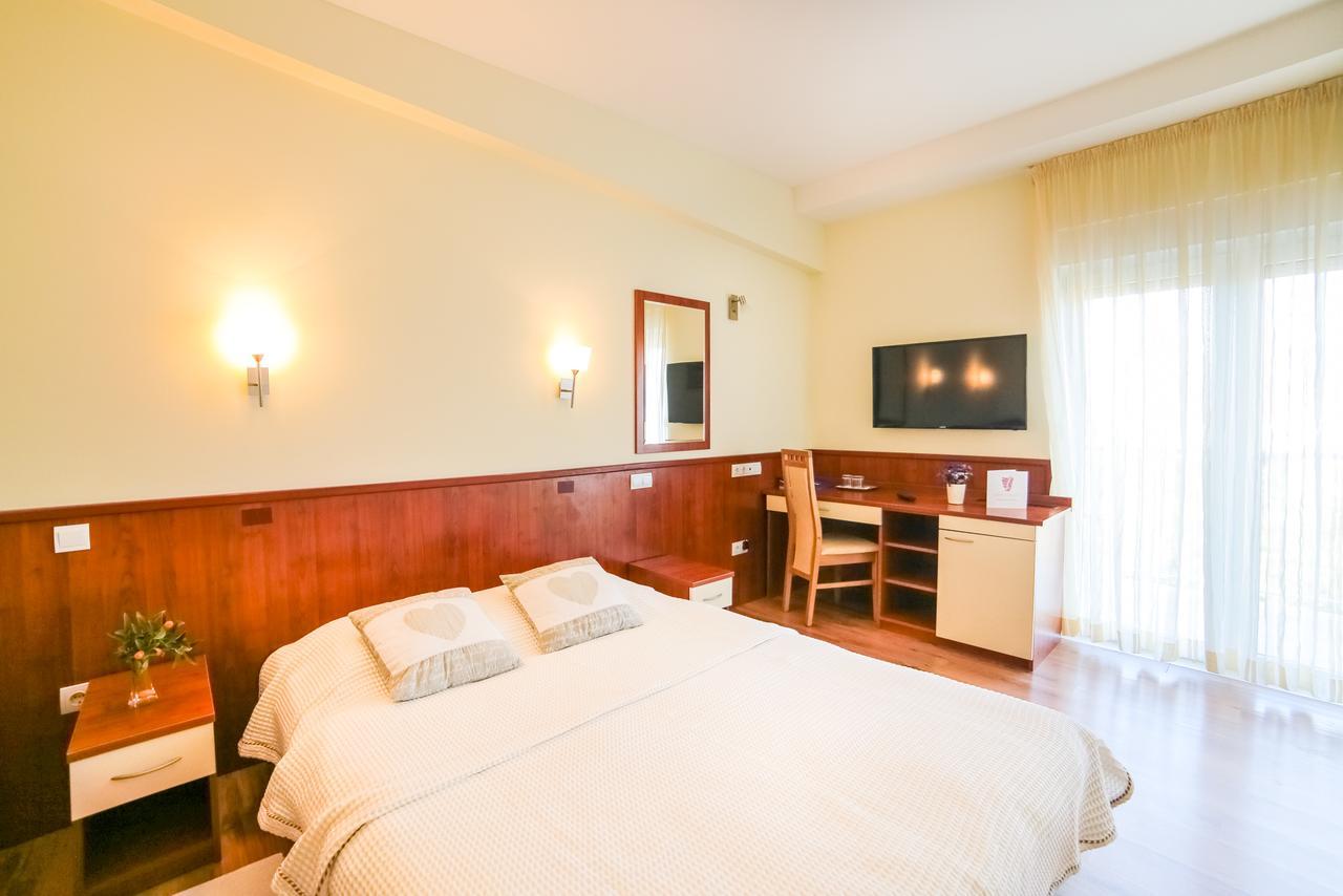 Hotel Merlot Opuzen  Экстерьер фото