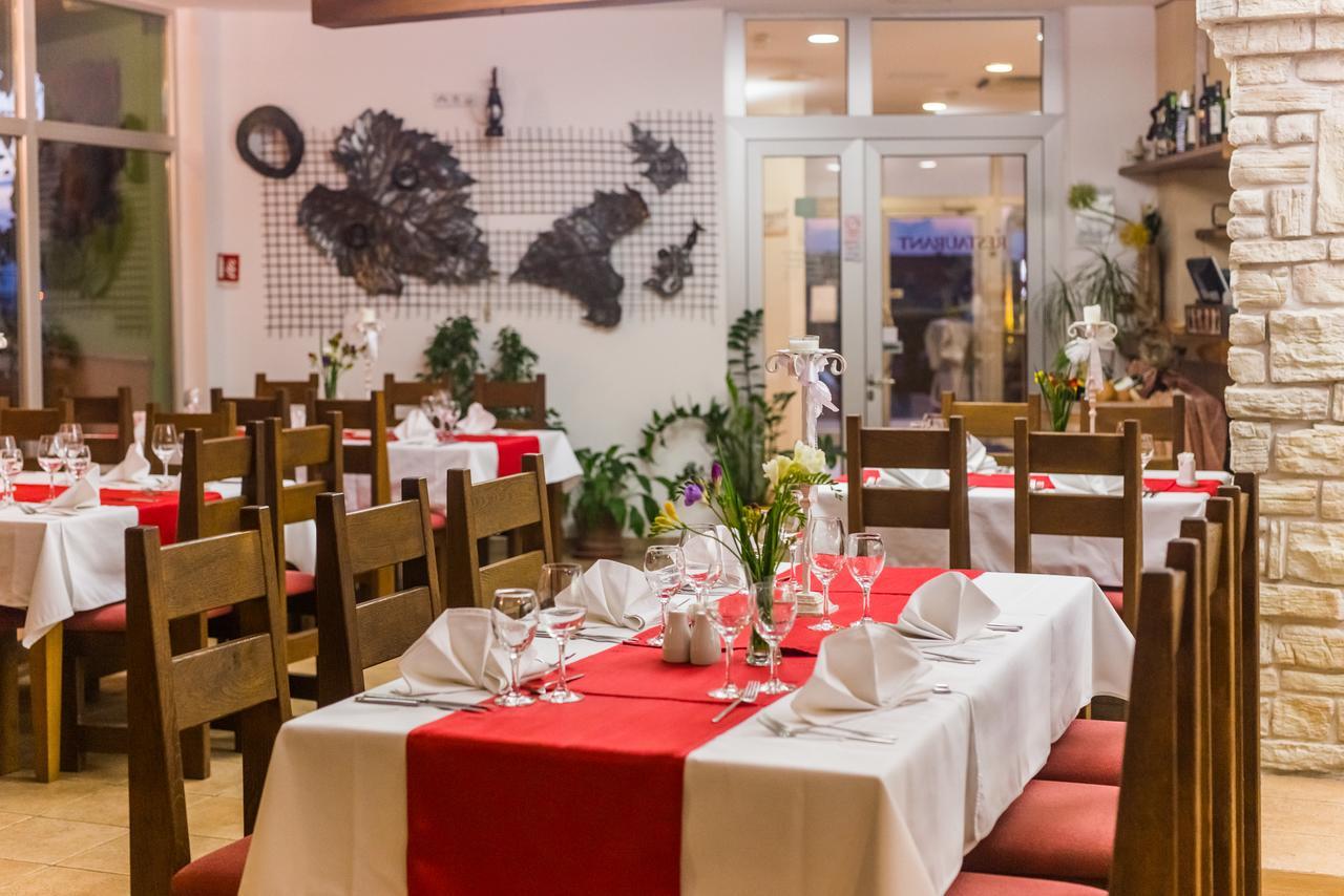 Hotel Merlot Opuzen  Экстерьер фото