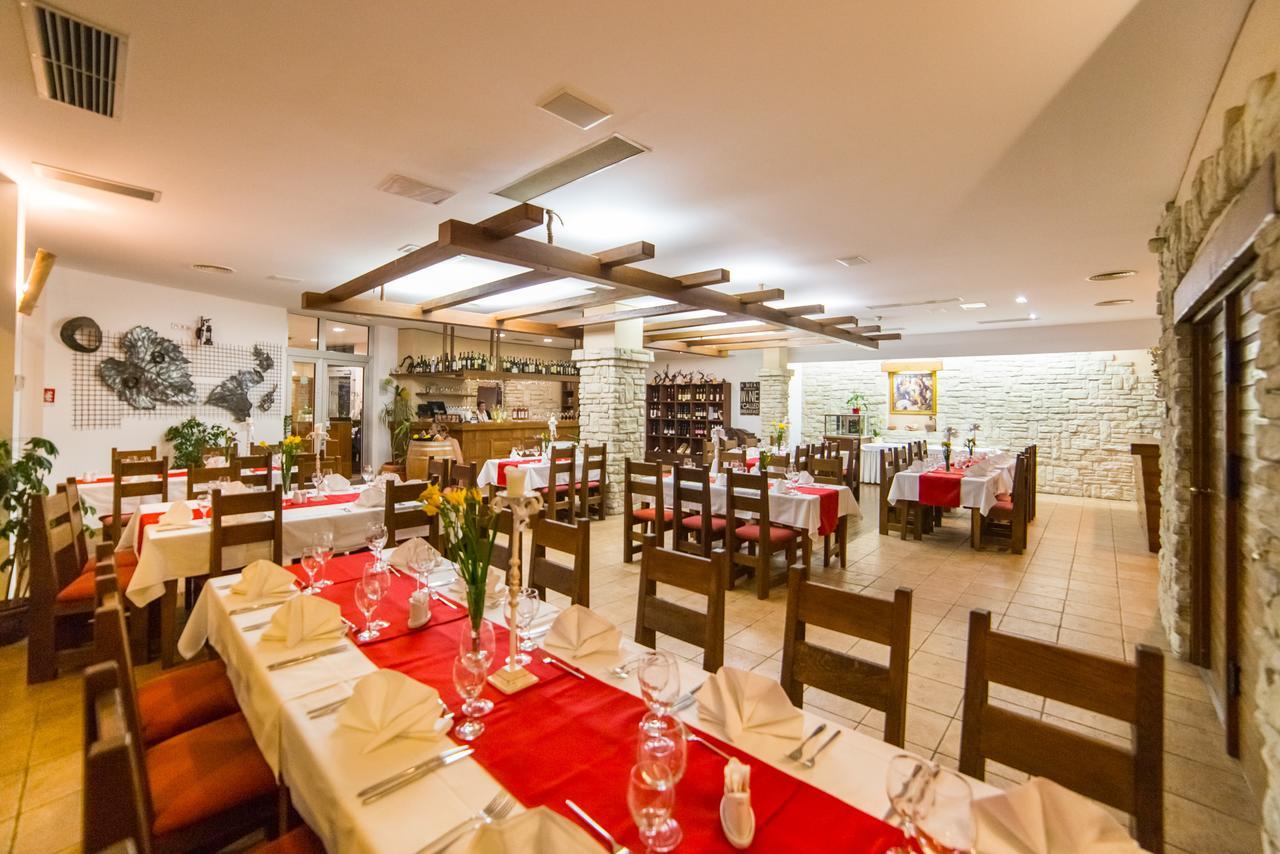 Hotel Merlot Opuzen  Экстерьер фото