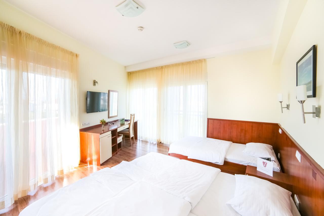 Hotel Merlot Opuzen  Экстерьер фото
