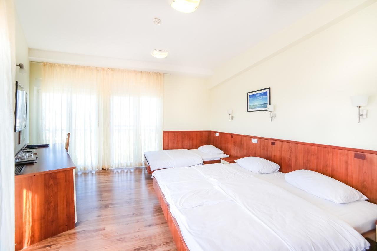 Hotel Merlot Opuzen  Экстерьер фото