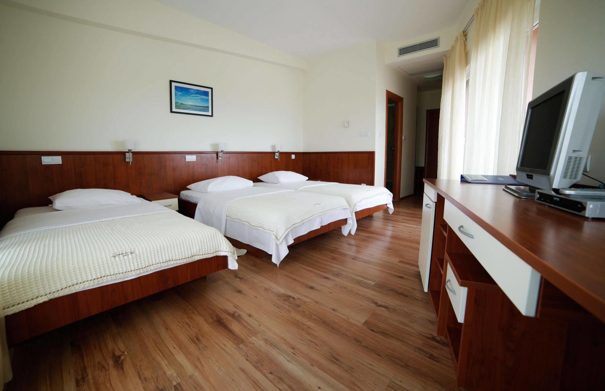 Hotel Merlot Opuzen  Экстерьер фото