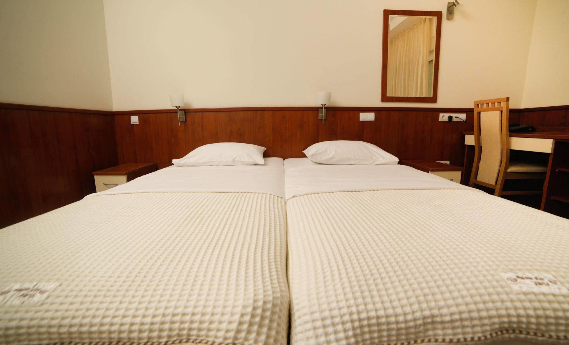Hotel Merlot Opuzen  Экстерьер фото