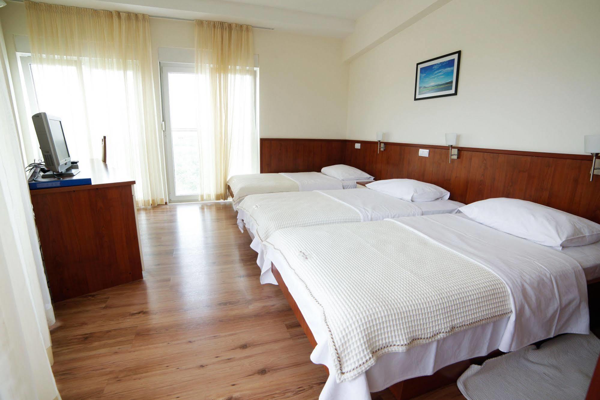 Hotel Merlot Opuzen  Экстерьер фото