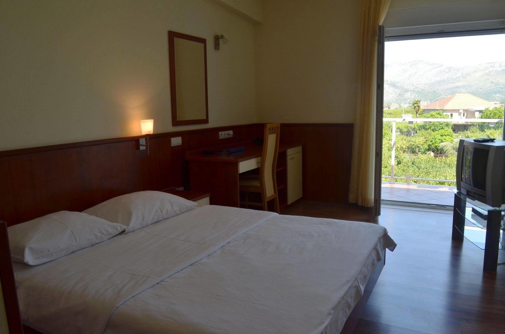 Hotel Merlot Opuzen  Экстерьер фото